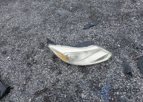 2013 Ford Focus Titanium из США, поврежденный, VIN 1FADP3J24DL317997